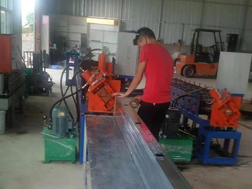 镀锌轻钢龙骨机